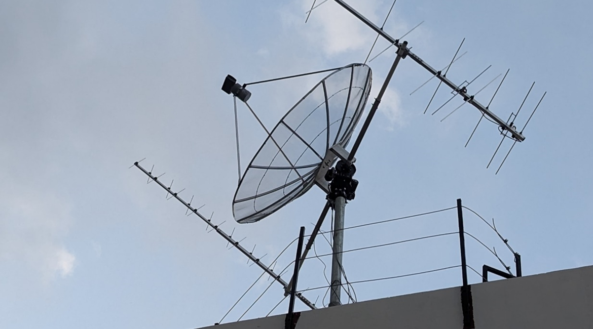 UHF/VHF/S-band ground station